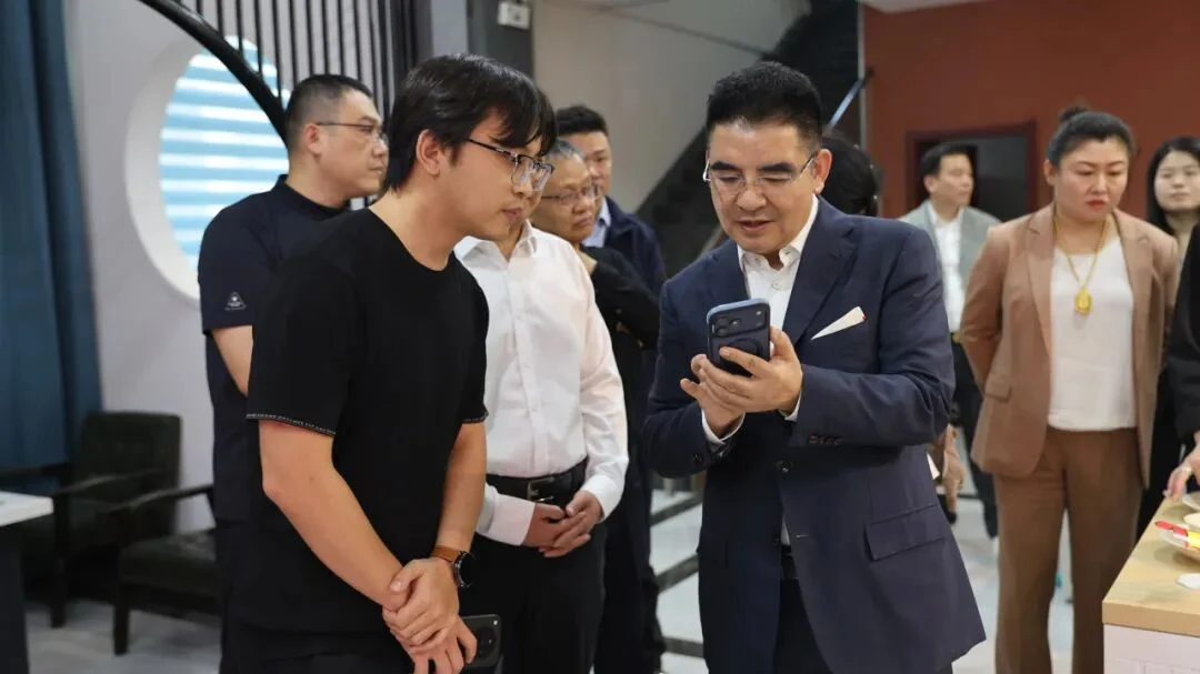 陈光标企业家考察团一行莅临河北高大师艺术集团考察调研