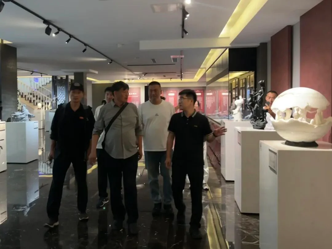 大衣哥朱之文莅临河北高大师艺术集团参观交流